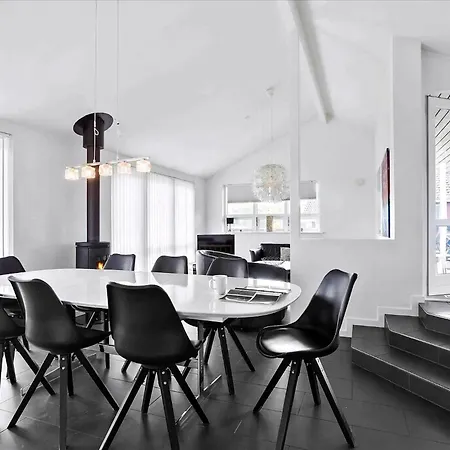 Starry Sky And Peace By The Water Nyaraló